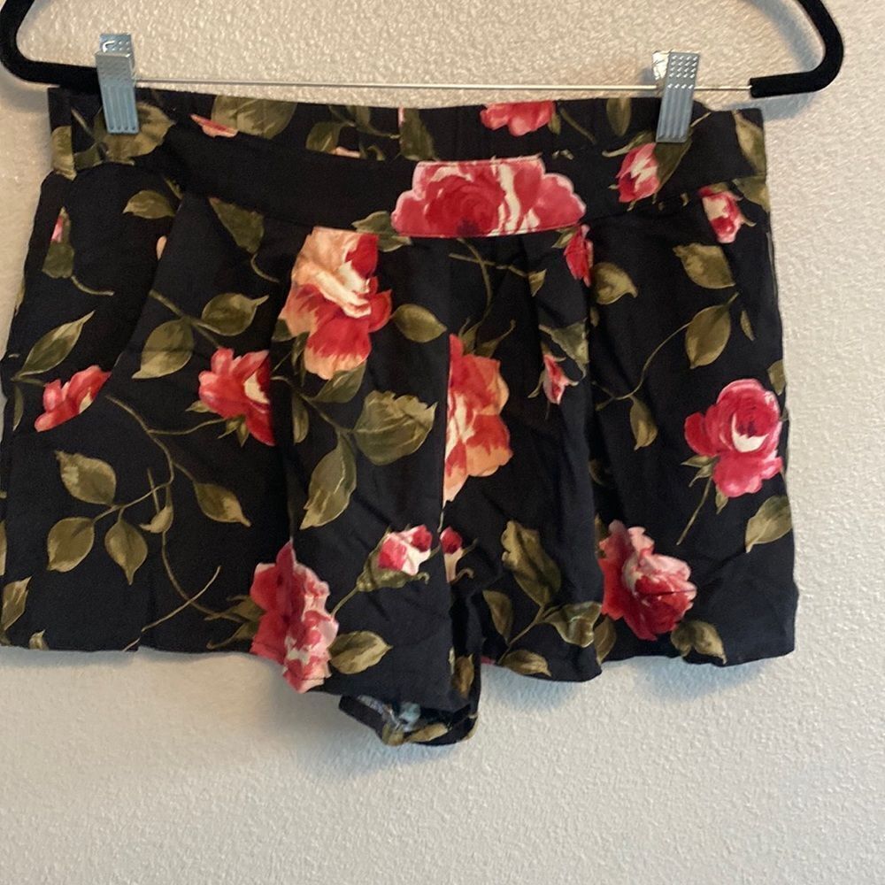 Fire- cozy floral women’s shorts- size large